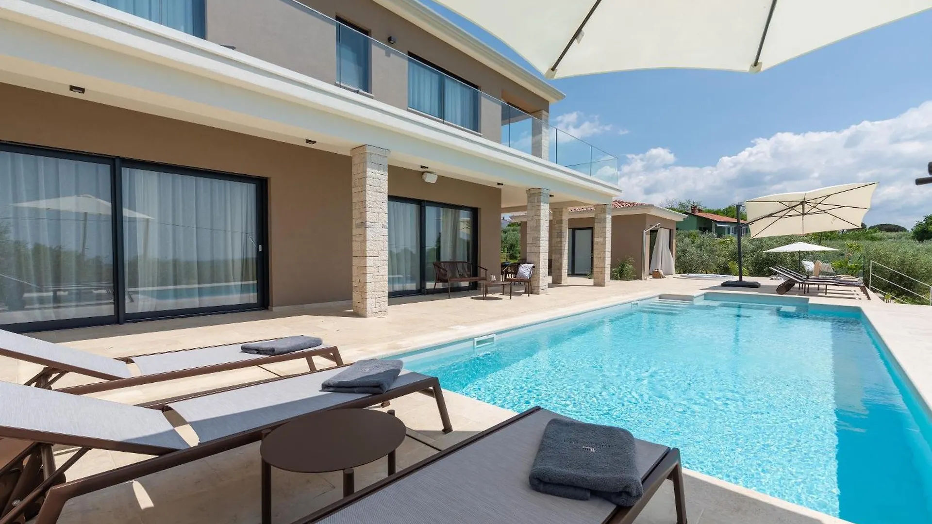 Christall Kastelir Villa