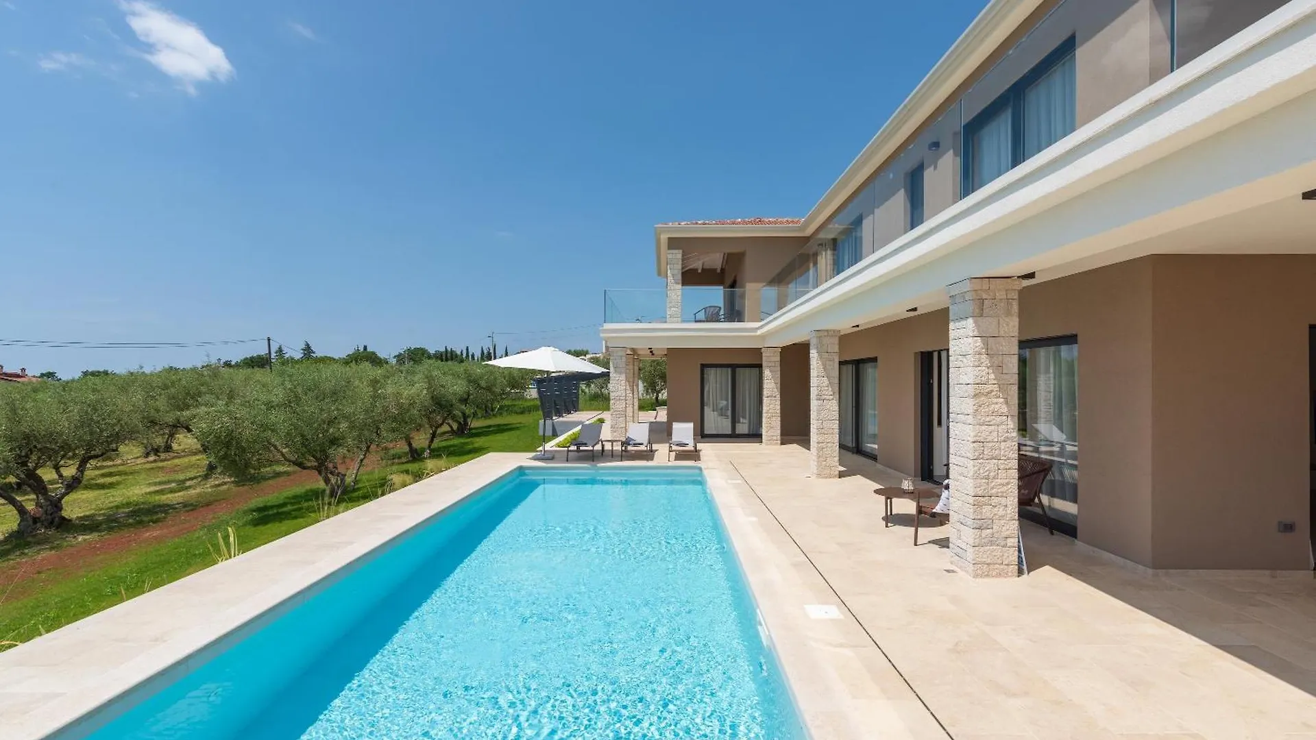 Christall Kastelir 0*,  Croatia