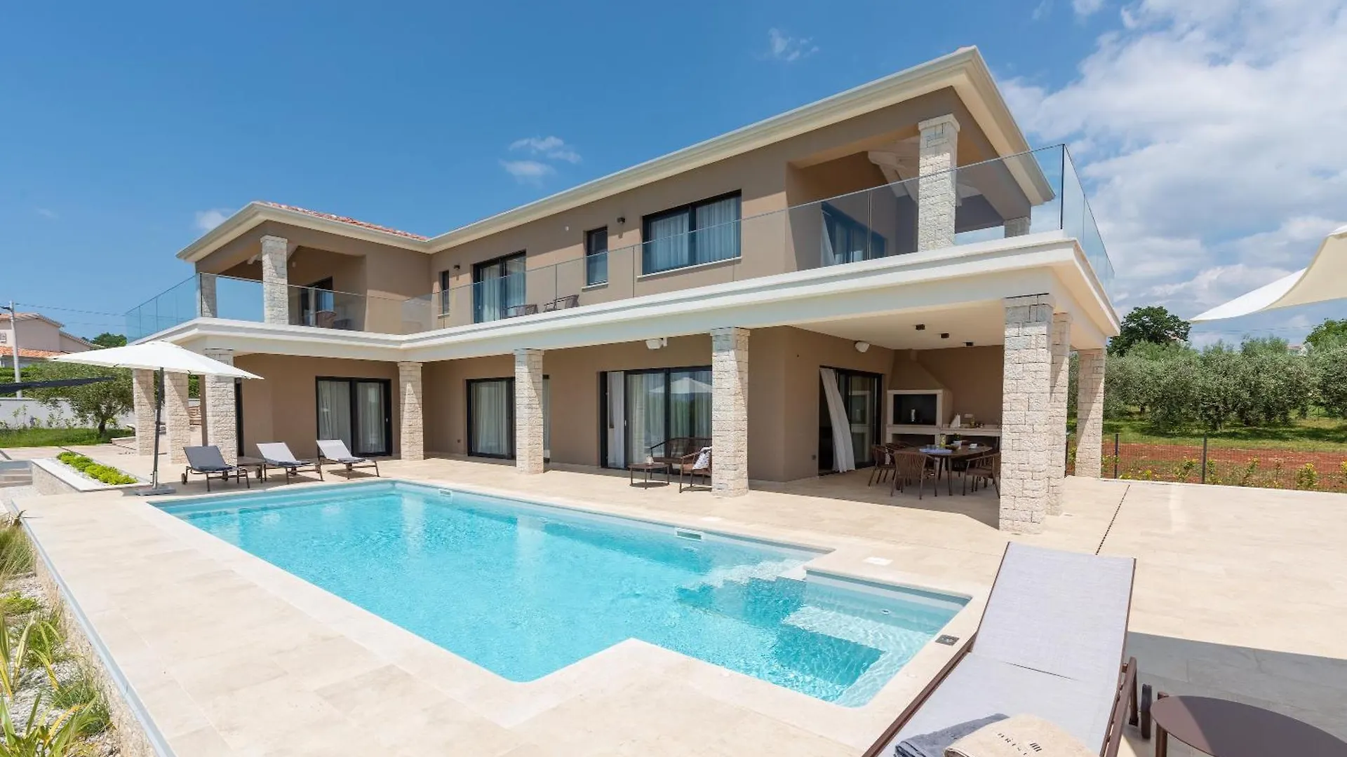 Christall Kastelir Villa